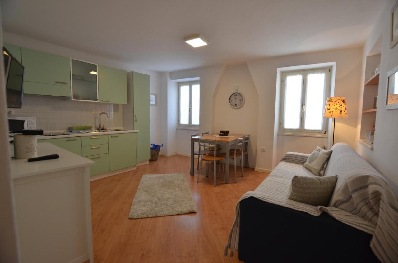 Stella 2 Sea View Apartment 로비니 외부 사진