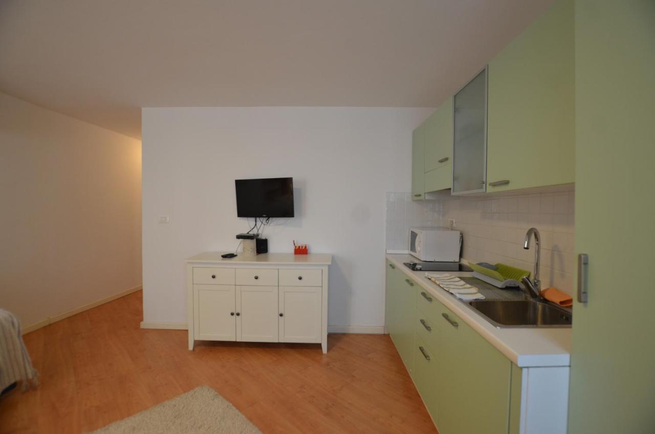Stella 2 Sea View Apartment 로비니 외부 사진
