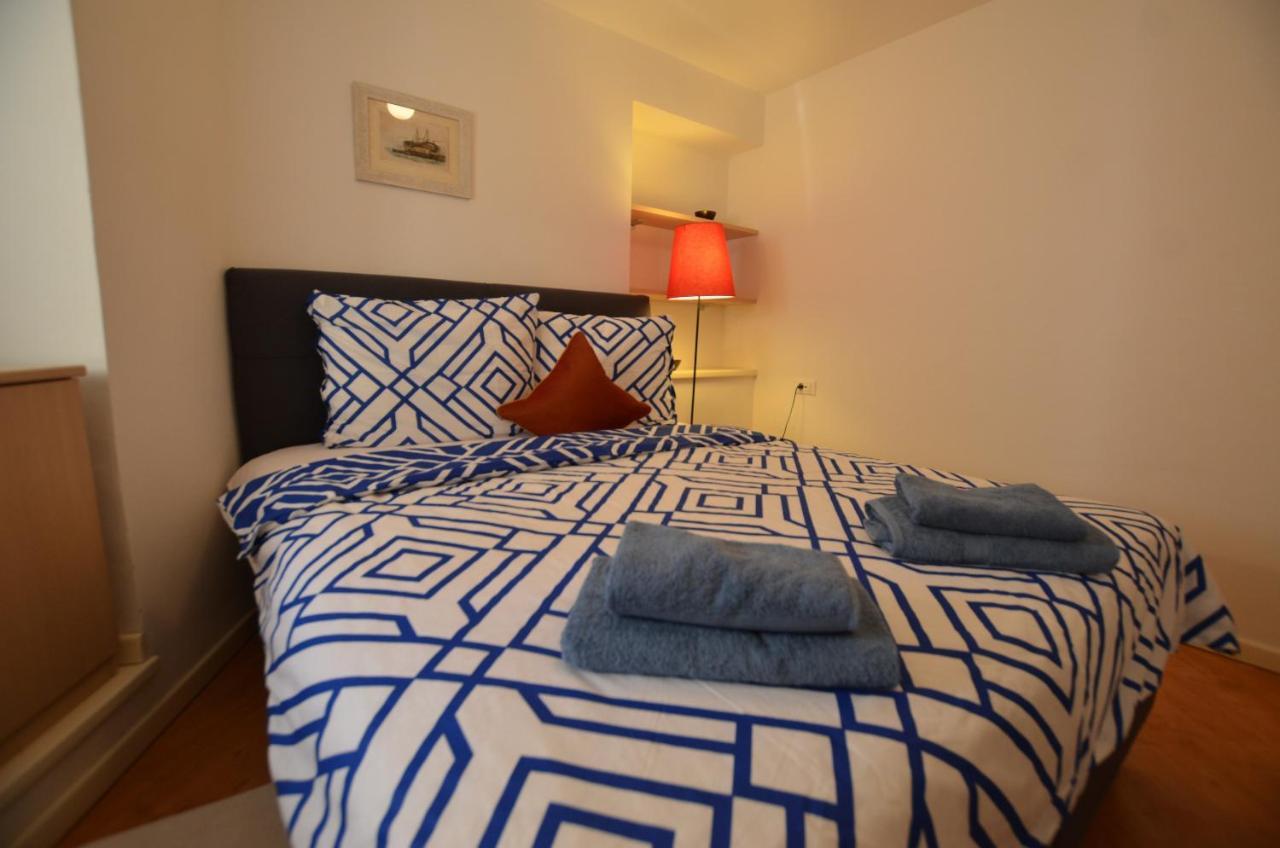 Stella 2 Sea View Apartment 로비니 외부 사진